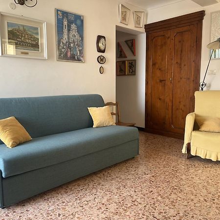 דירות צ'רבו Casa Del Sole Affacciato Sul Mare מראה חיצוני תמונה